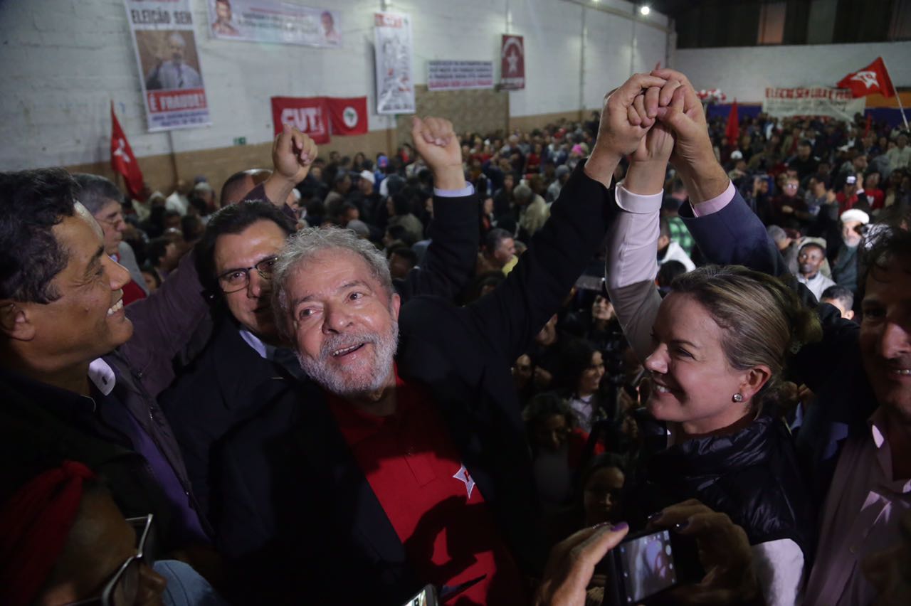 Gleisi Hoffmann garante em entrevista: “Lula ficará candidato”