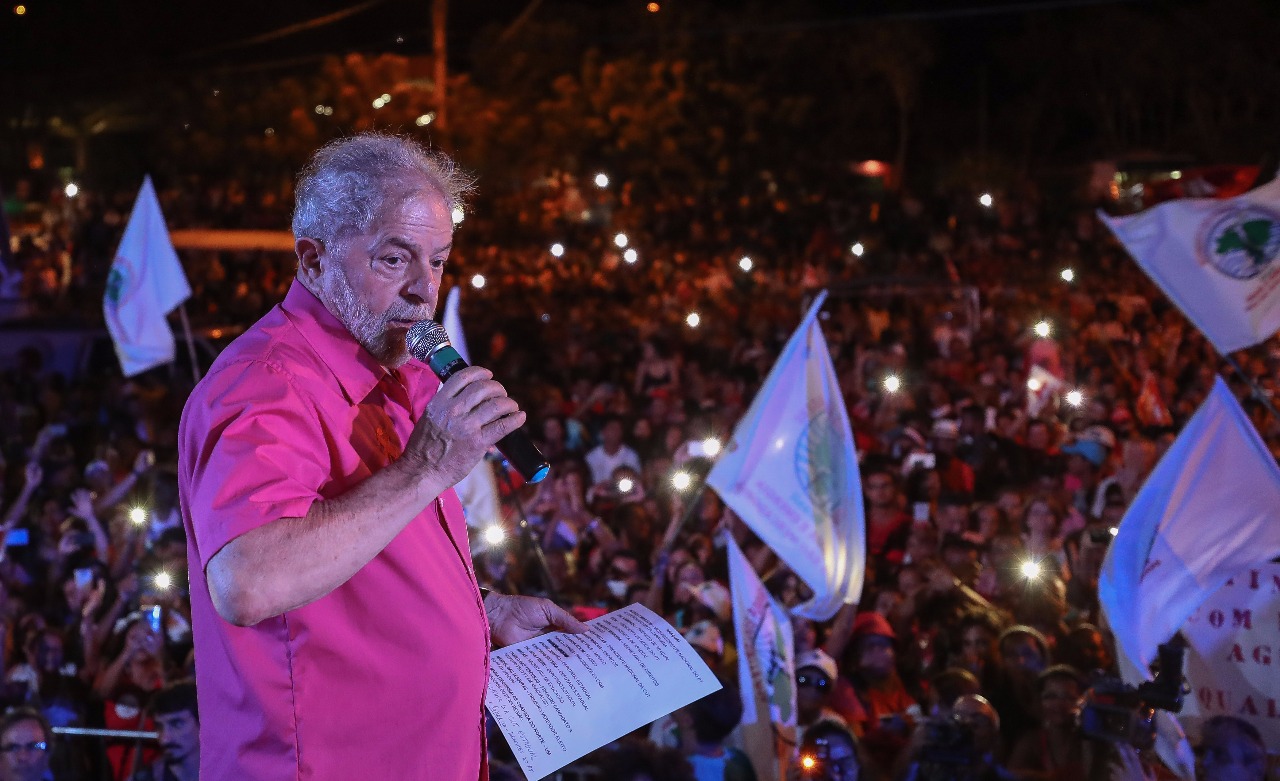“Absurdo”, diz Lula sobre Câmara dos Deputados salvar Temer