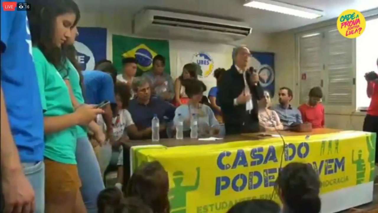 Assista: Ato da Juventude em defesa da democracia