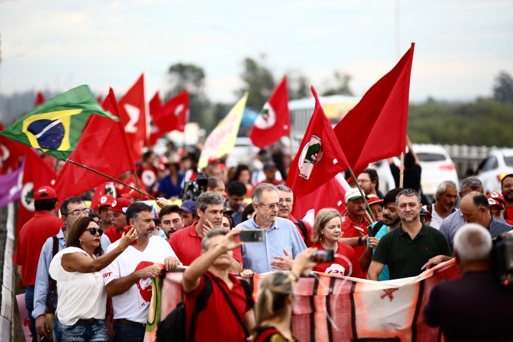 Marcha da Democracia inaugura atos em Porto Alegre na defesa de Lula