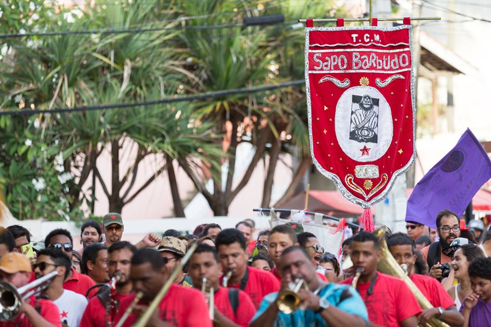 Sapo Barbudo ocupa Carnaval em defesa de Lula e pela Democracia