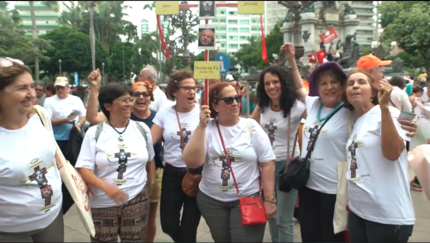 O povo diz: “Nós queremos #LulaLivre”