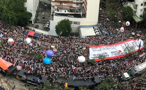 Milhares voltam às ruas contra reforma previdenciária de Doria