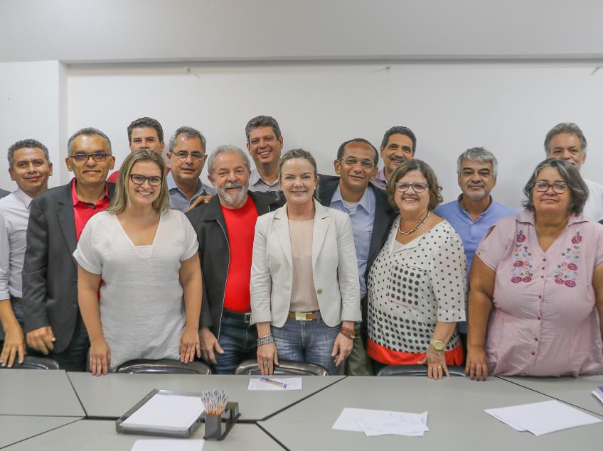 Nota: PT de Pernambuco avalia eleições com Lula e Gleisi