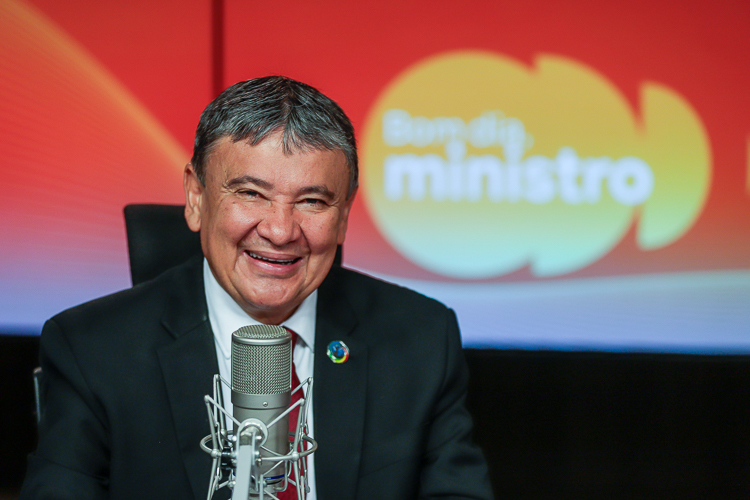 “Muitos dos que saem do Bolsa Família são jovens e adultos que estudaram”, afirma Wellington Dias