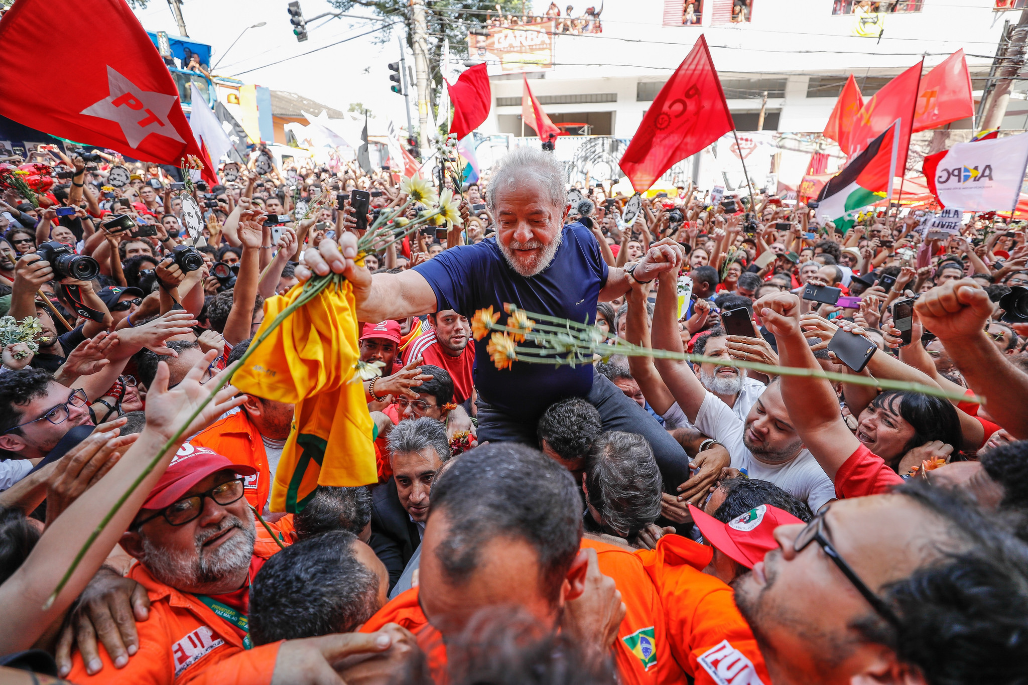 60 deputados incorporam “Lula” ao nome parlamentar