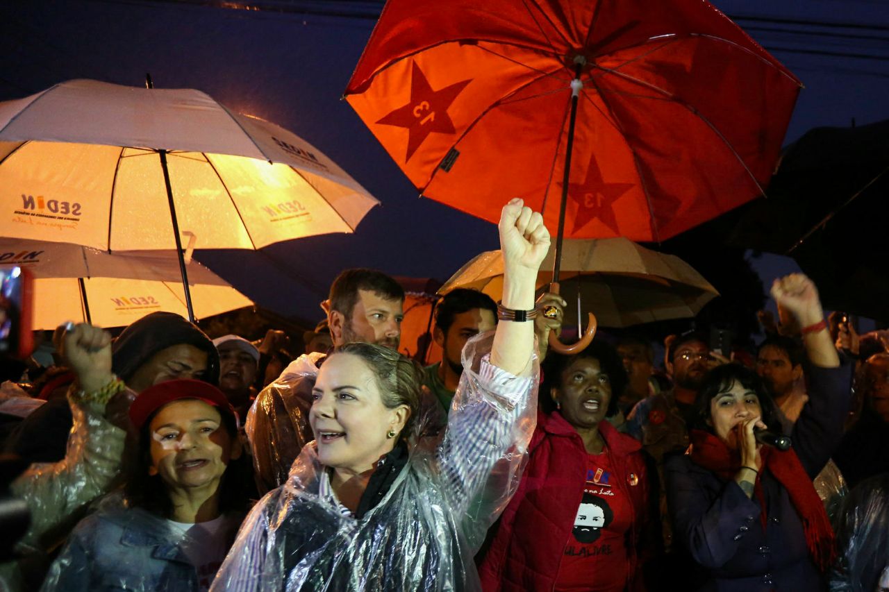 As imagens de sábado (14) do Acampamento Lula Livre