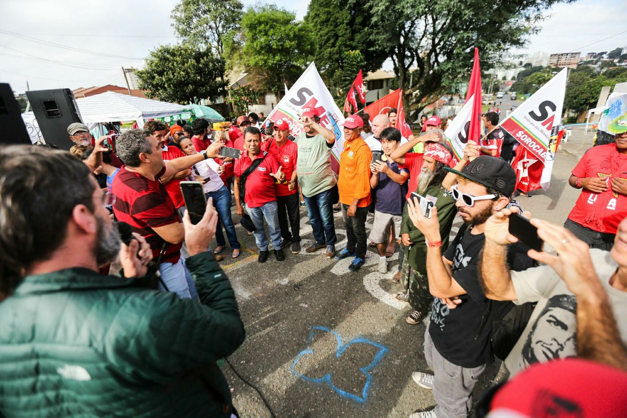 Imagens do Acampamento Lula Livre nesta segunda-feira (23)