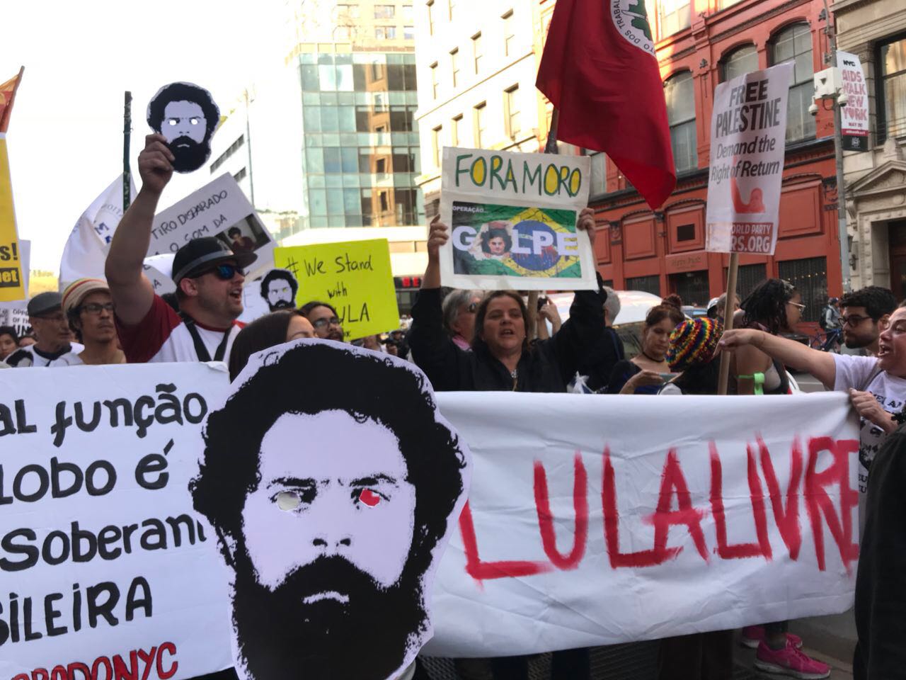 Manifestações por Lula Livre ganham o mundo no 1º de maio; veja