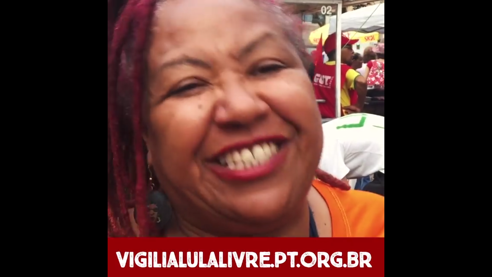 Veja: Militantes pedem contribuição para a Vigília Lula Livre