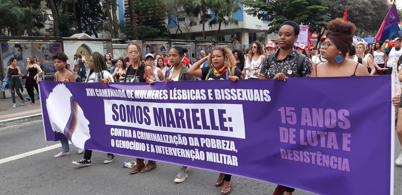 Visibilidade lésbica e bissexual ocupa avenida Paulista em São Paulo