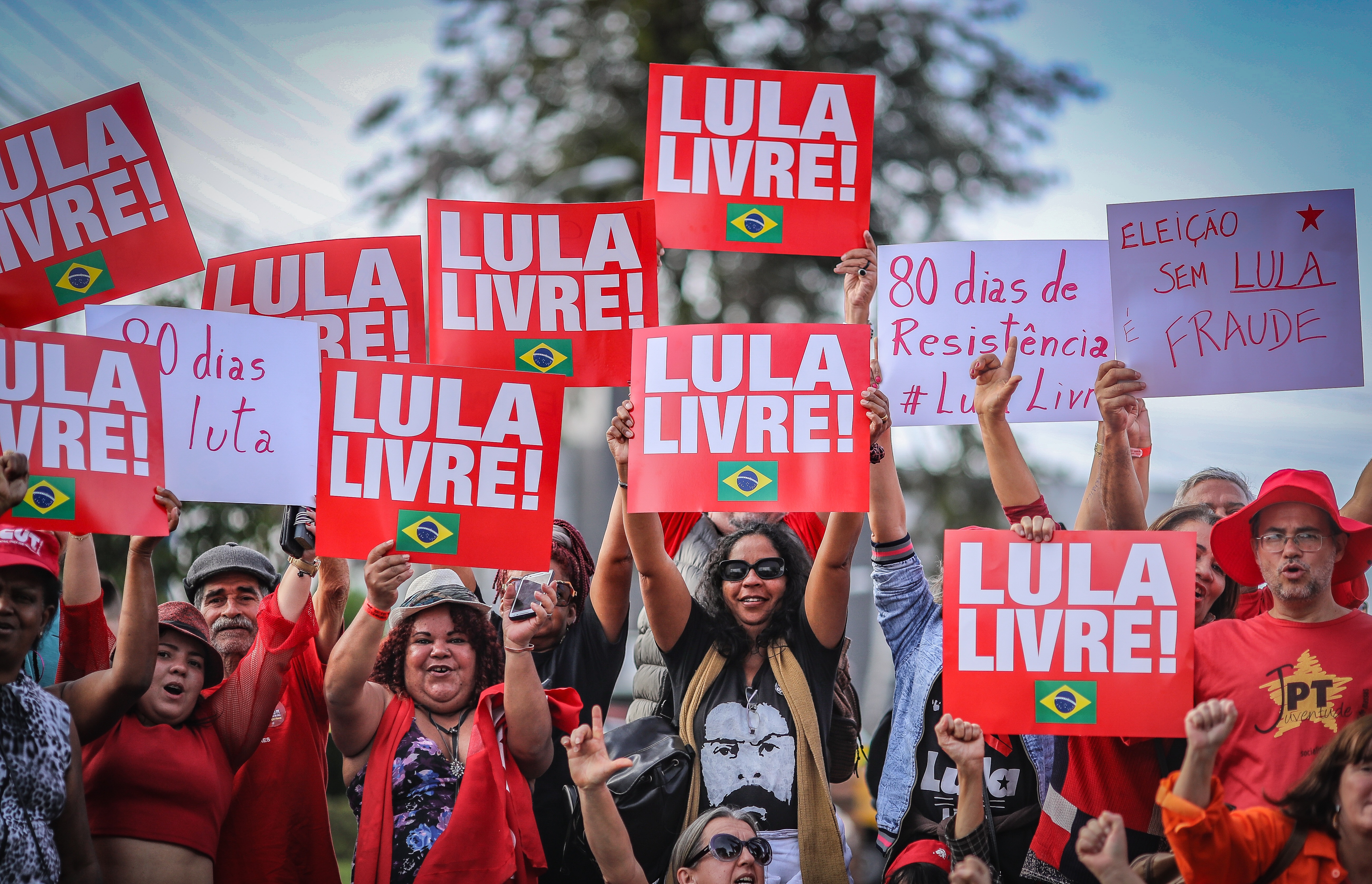 Oito meses de uma prisão política: relembre quem já visitou Lula