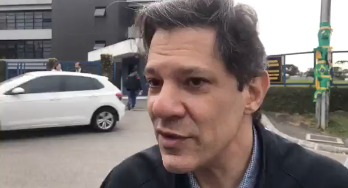 Vídeo: Haddad fala ao vivo sobre visita a Lula em Curitiba