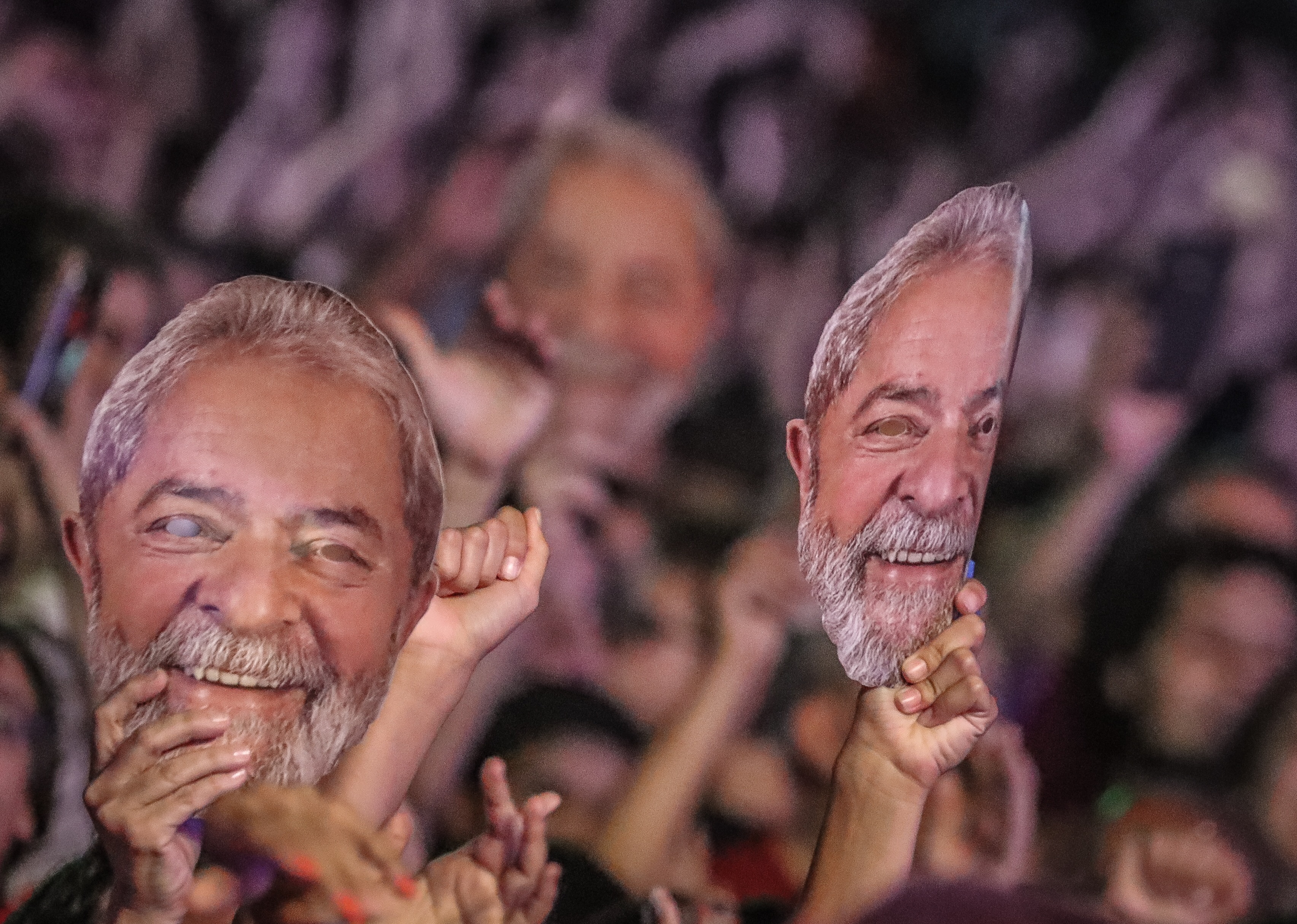 Em defesa da democracia, artistas se reúnem no Festival Lula Livre em SP