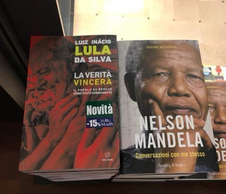 Livraria de Roma exibe livros de Lula e Mandela lado a lado