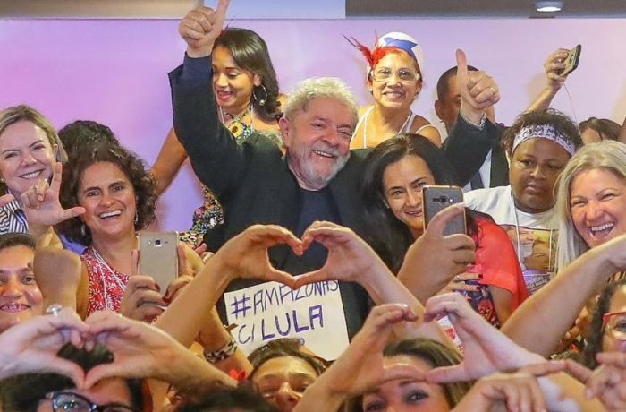 Registro de Lula mobiliza caravana de mulheres rumo a Brasília