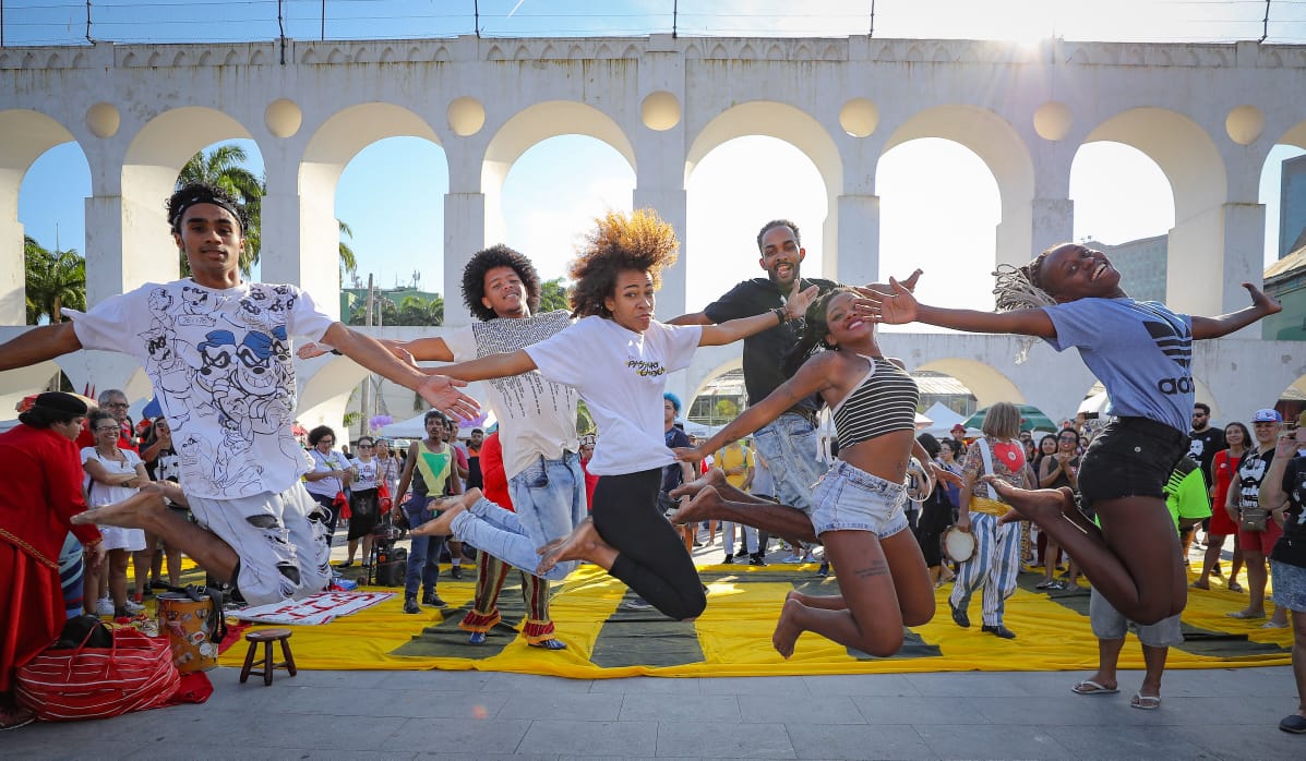 Público lota Arcos da Lapa na abertura do Festival Lula Livre
