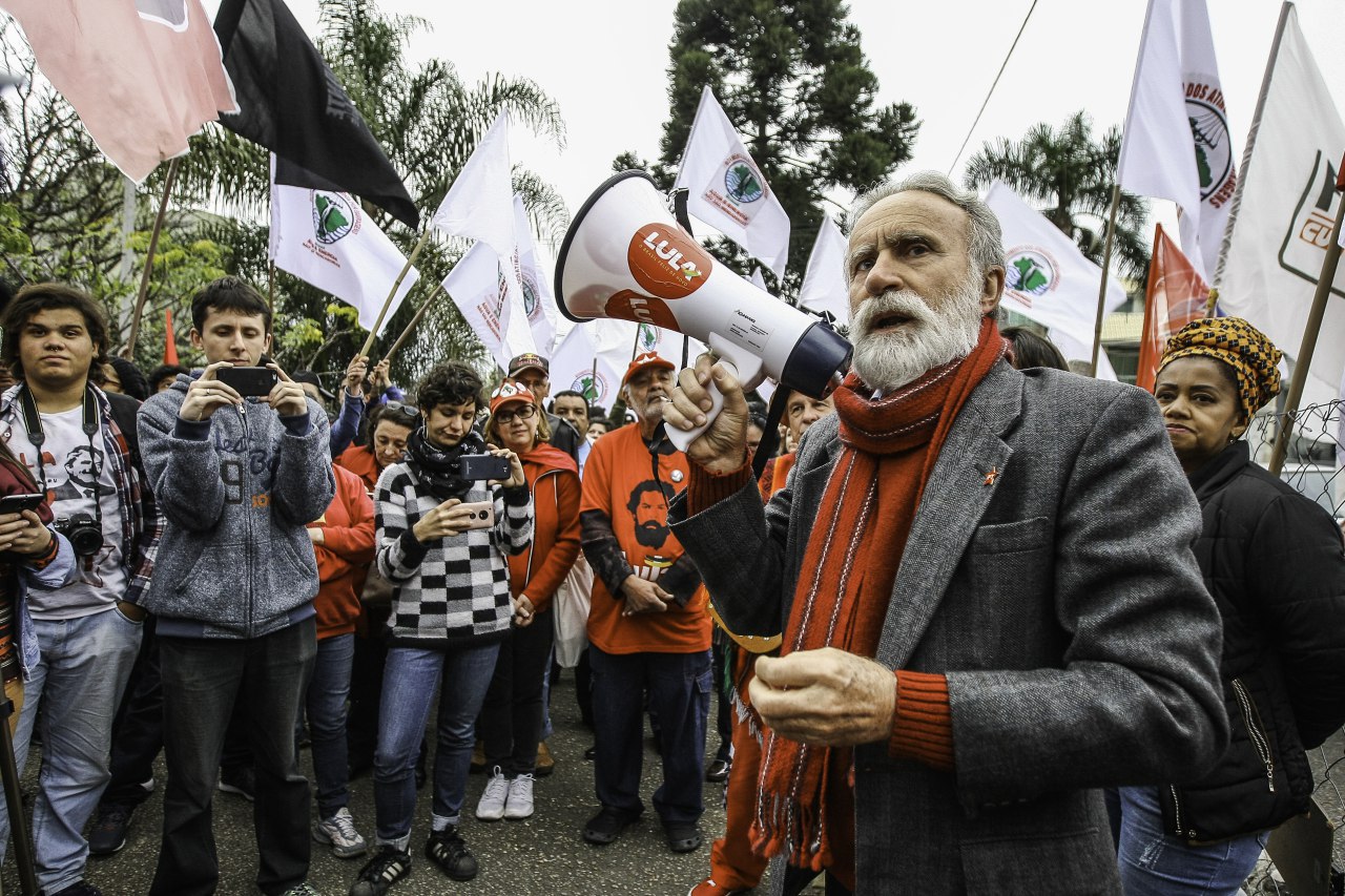 Ato em Curitiba celebra registro de candidatura no TSE