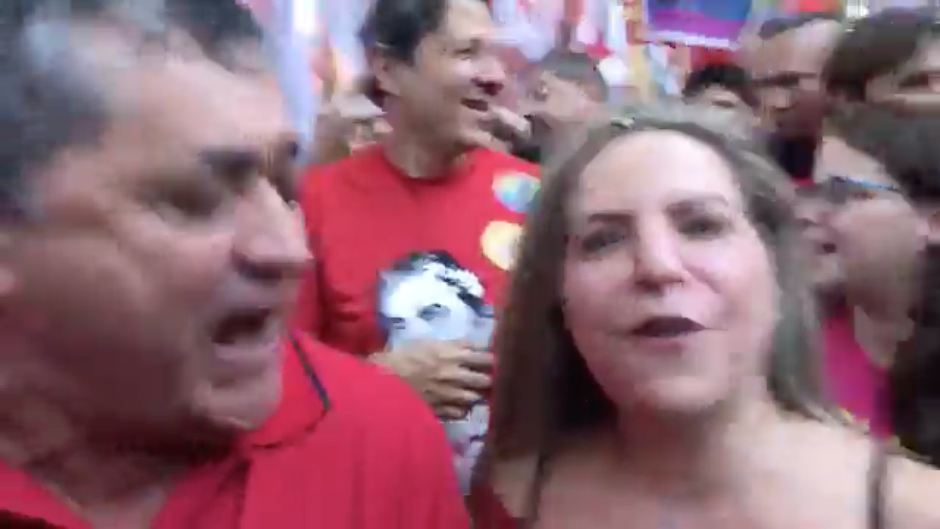 Assista: Haddad faz caminhada pelo centro de Fortaleza