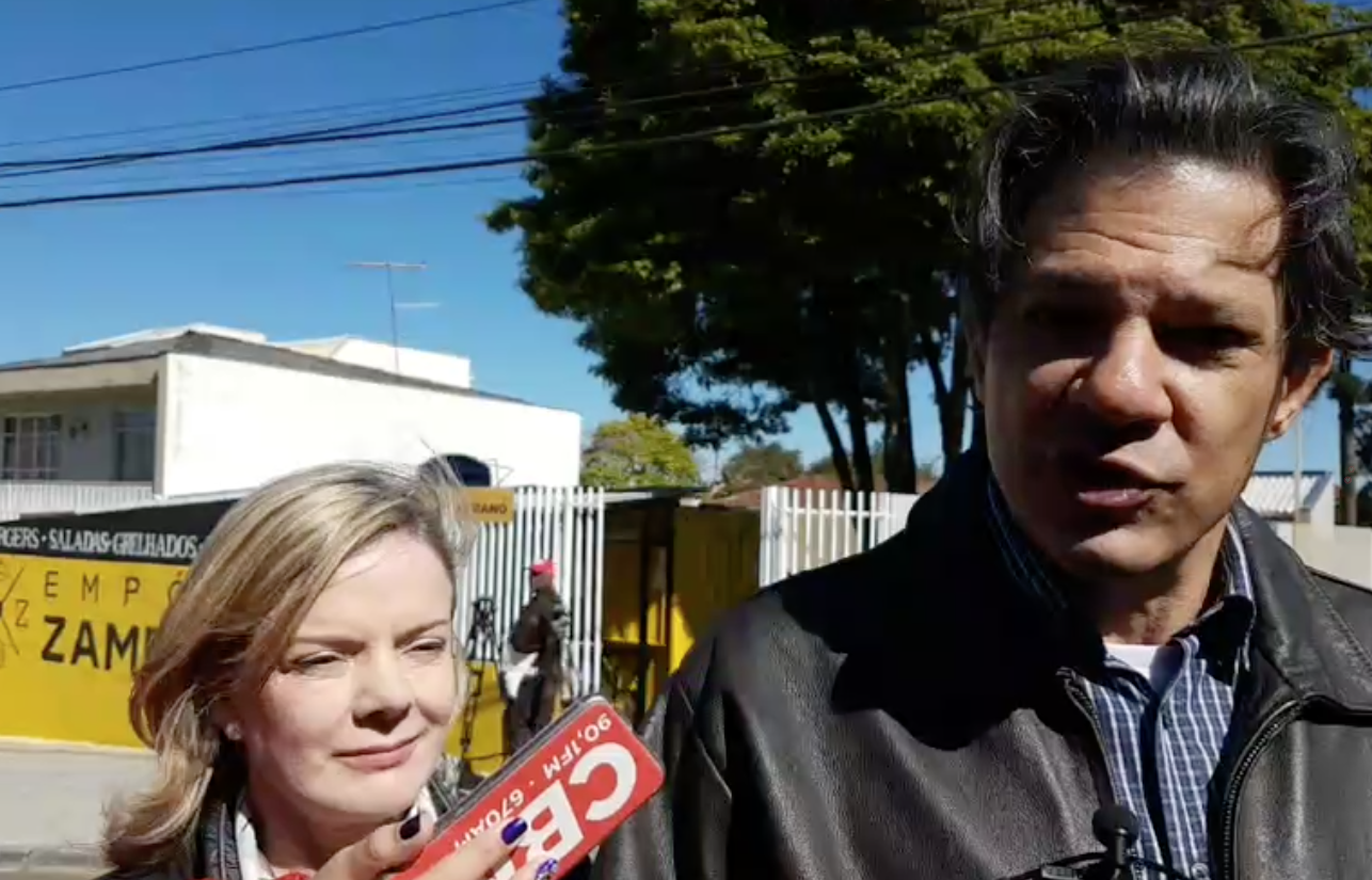 Assista: Haddad e Gleisi Hoffmann visitam Lula após debate