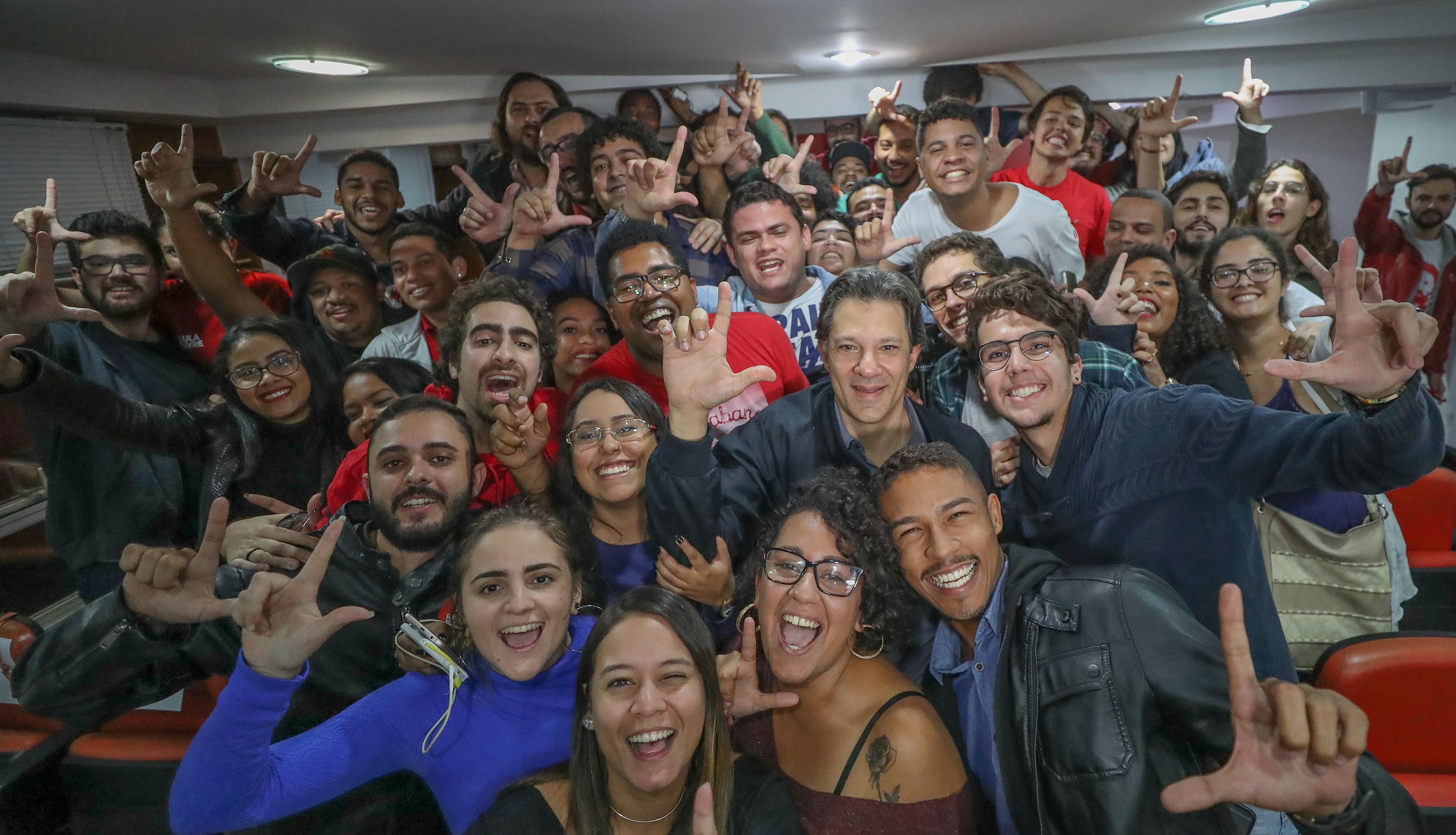 Juventude do PT celebra união de Lula, Haddad e Manuela nas eleições
