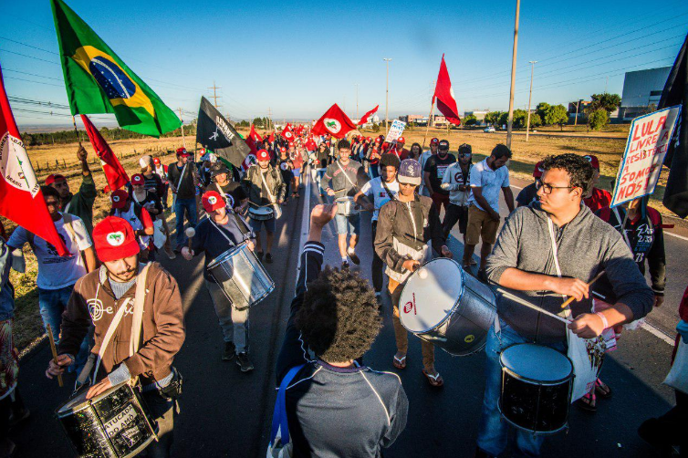 Camponeses nordestinos marcham mais de 20km por Lula Livre
