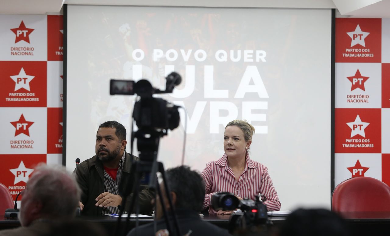 Gleisi: “Constituição assegura candidatura de Lula”