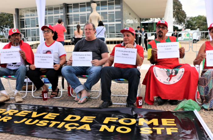 Greve pela liberdade de Lula ganha apoio de centenas de militantes
