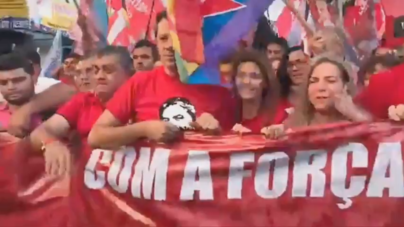 Assista: caminhada em Garanhuns, cidade natal de Lula