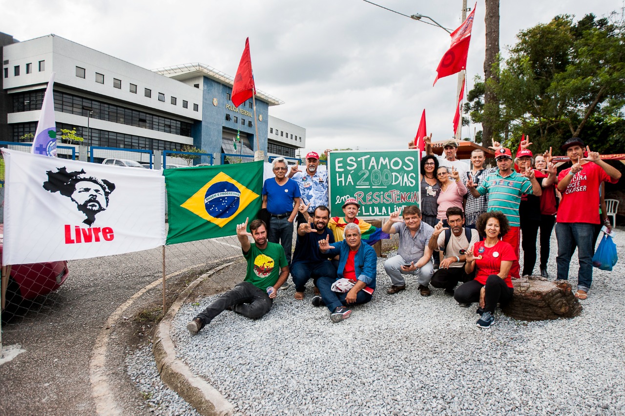 Vigília Lula Livre completa 200 dias de resistência democrática