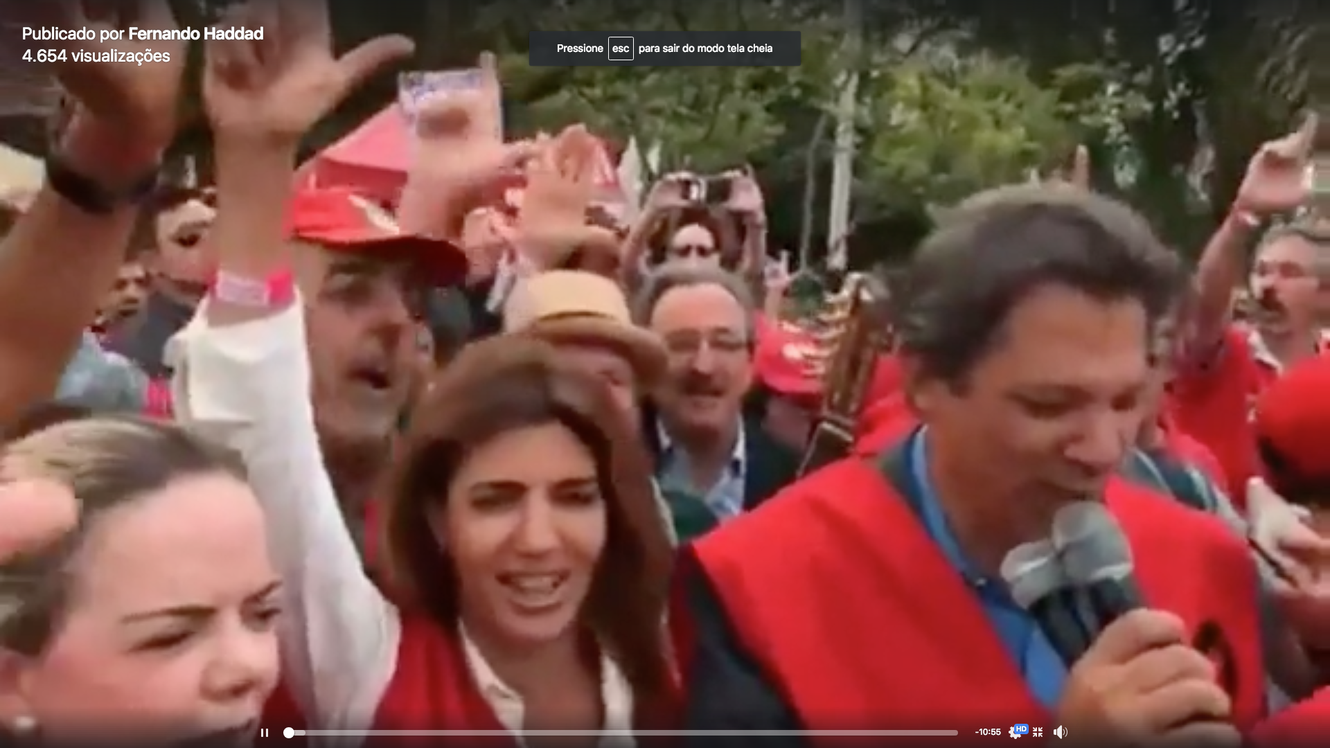 Assista: Chegada de Haddad na Vigília Lula Livre