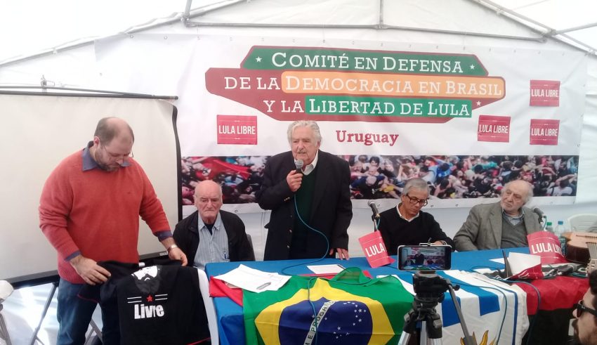 Uruguaios lançam Comitê em Defesa da Democracia no Brasil