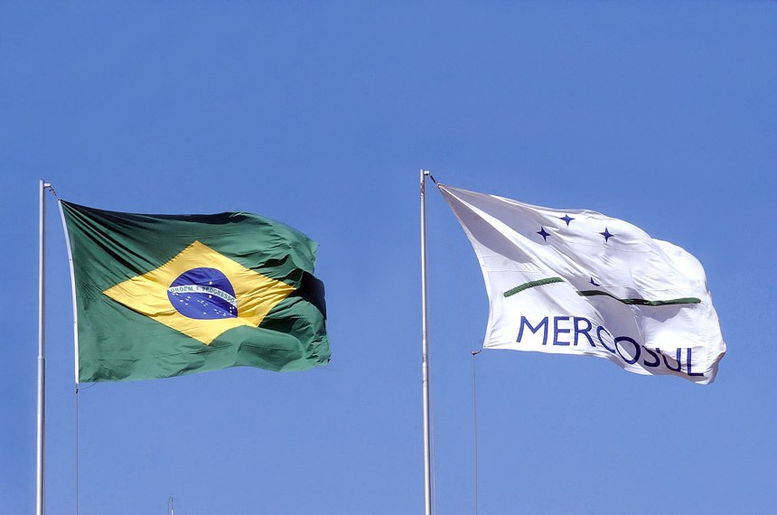 Bolsonaro dinamita exportações contra “Mercosul ideológico”