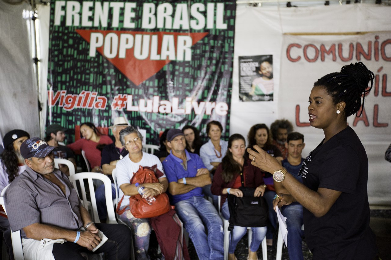 Vigília Lula Livre rememora combate ao racismo nos governos do PT