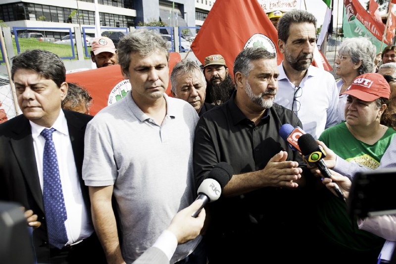 Parlamentares do PT na Câmara e Senado levam solidariedade a Lula