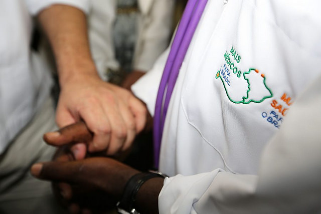 Mais Médicos: mais de mil brasileiros que substituíram cubanos desistiram