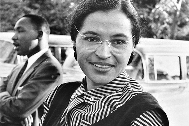 Rosa Parks: mulher negra símbolo da luta contra o racismo