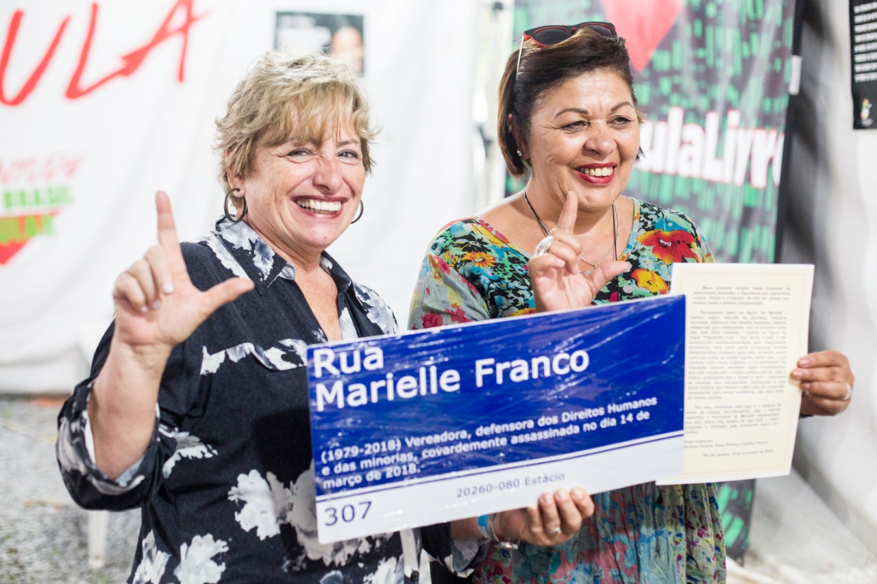 Fotos: Vigília Lula Livre ganha placa com o nome de Marielle