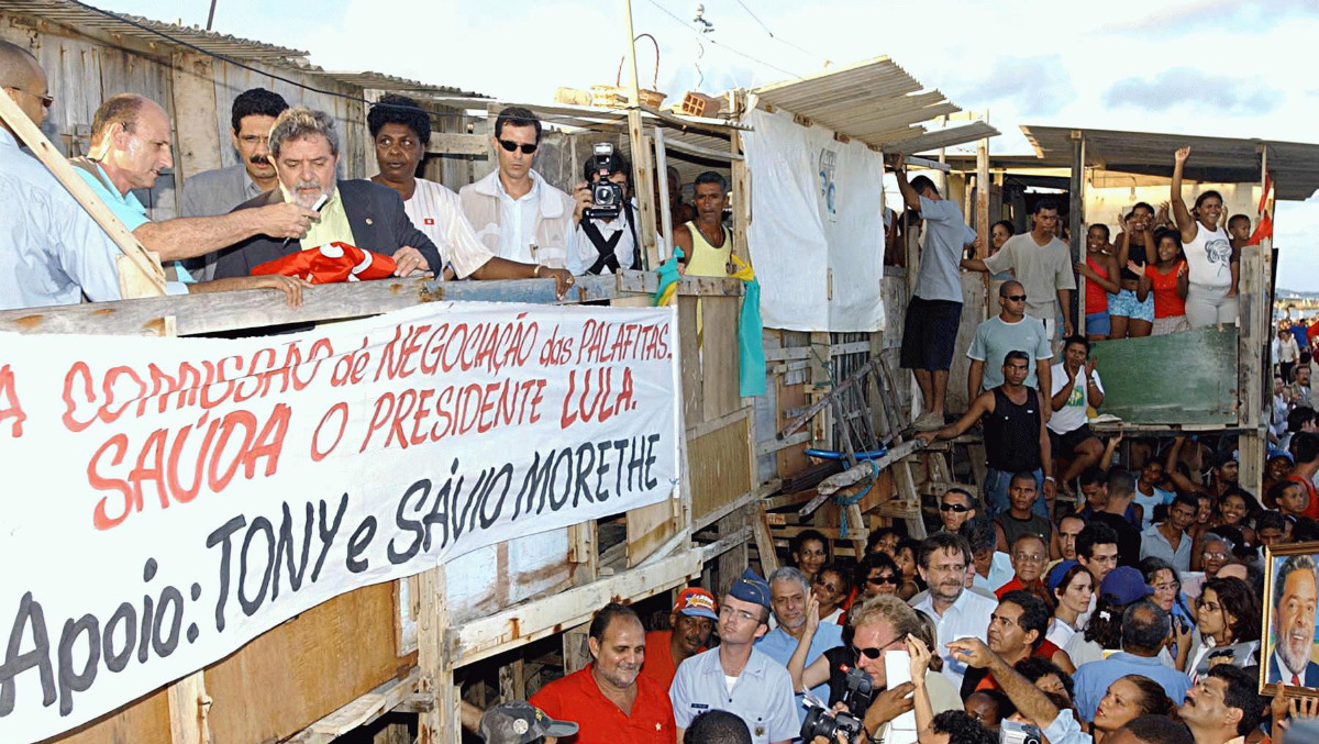Há 16 anos, Lula levava seus ministros para ver de perto a pobreza no Brasil