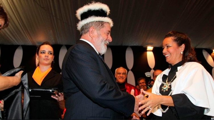 Há oito anos, Lula recebia o primeiro de seus 35 títulos honoris causa