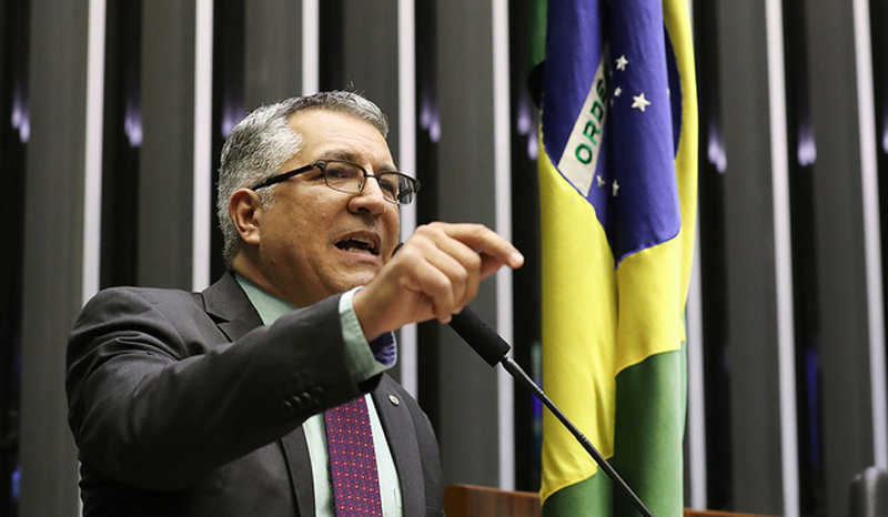 Padilha: Bolsonaro tem obsessão em retirar direitos das mulheres