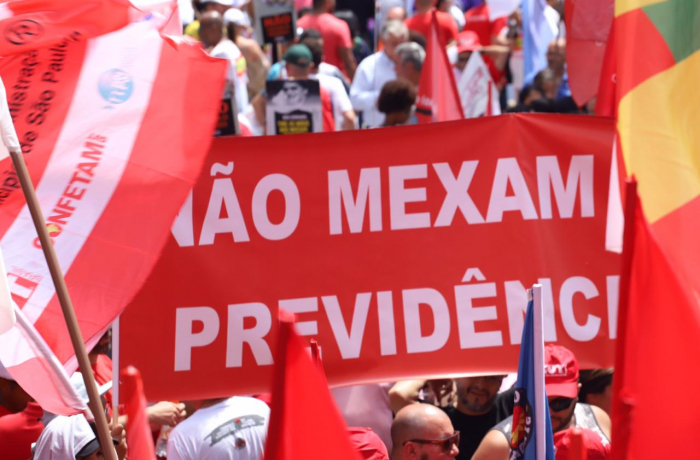 Deputados chamam brasileiros às ruas para barrar Reforma da Previdência