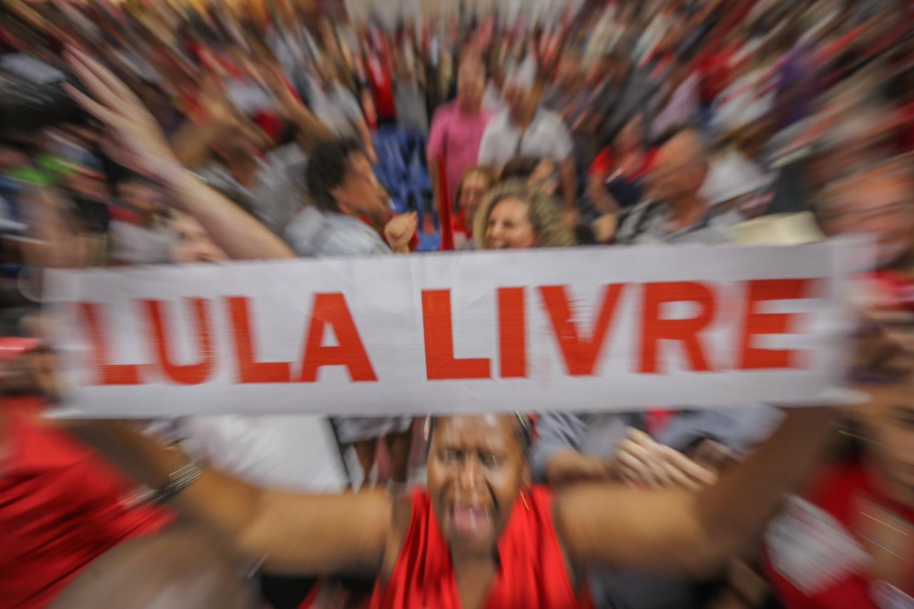Bancada faz ato pelos 39 anos do PT e por Lula Livre na Câmara