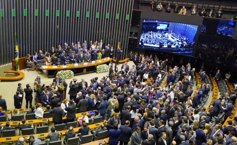 Em mensagem vazia, Bolsonaro propõe retirar direitos, denunciam petistas