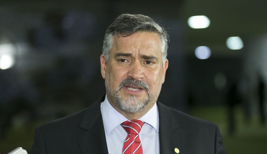 Paulo Pimenta: Brasil reage aos desmandos de Bolsonaro