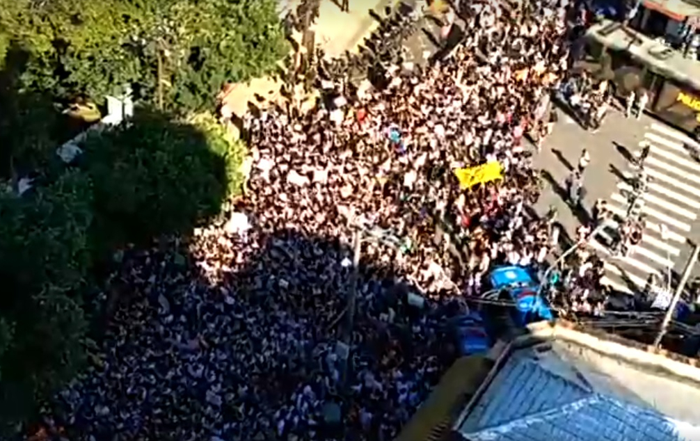 Estudantes do Rio protestam em visita de Bolsonaro contra cortes na educação