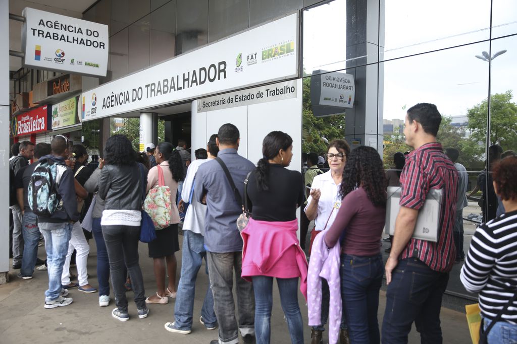 Decreto de Bolsonaro prejudica ainda mais os trabalhadores temporários