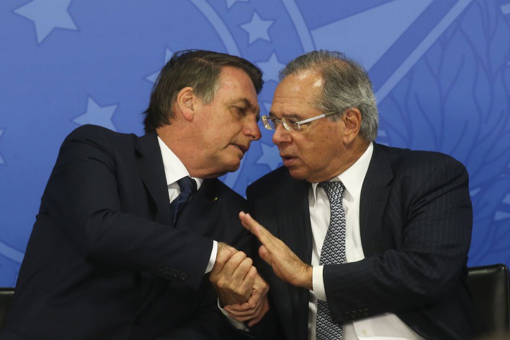 Em 1 ano, Bolsonaro queimou 10 bi de dólares em reservas internacionais