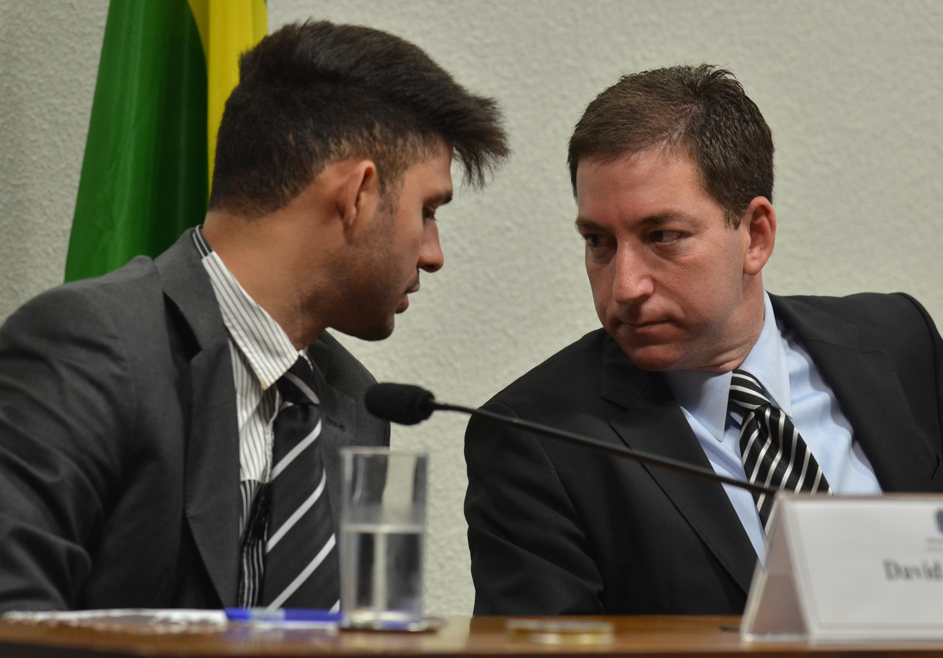 Bolsonaro destila preconceito e ameaça prender Glenn Greenwald