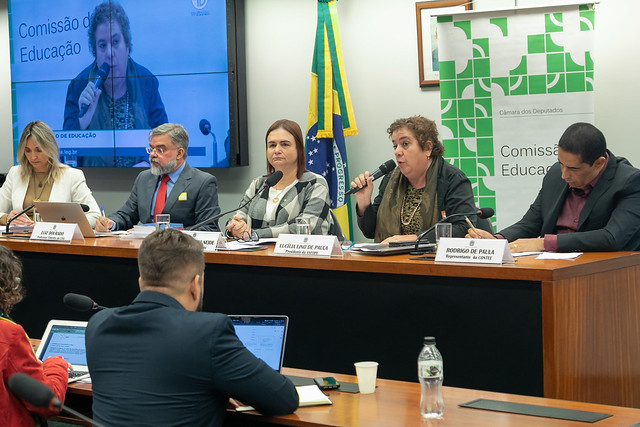 Especialistas criticam governos Temer e Bolsonaro por “abandono” do PNE